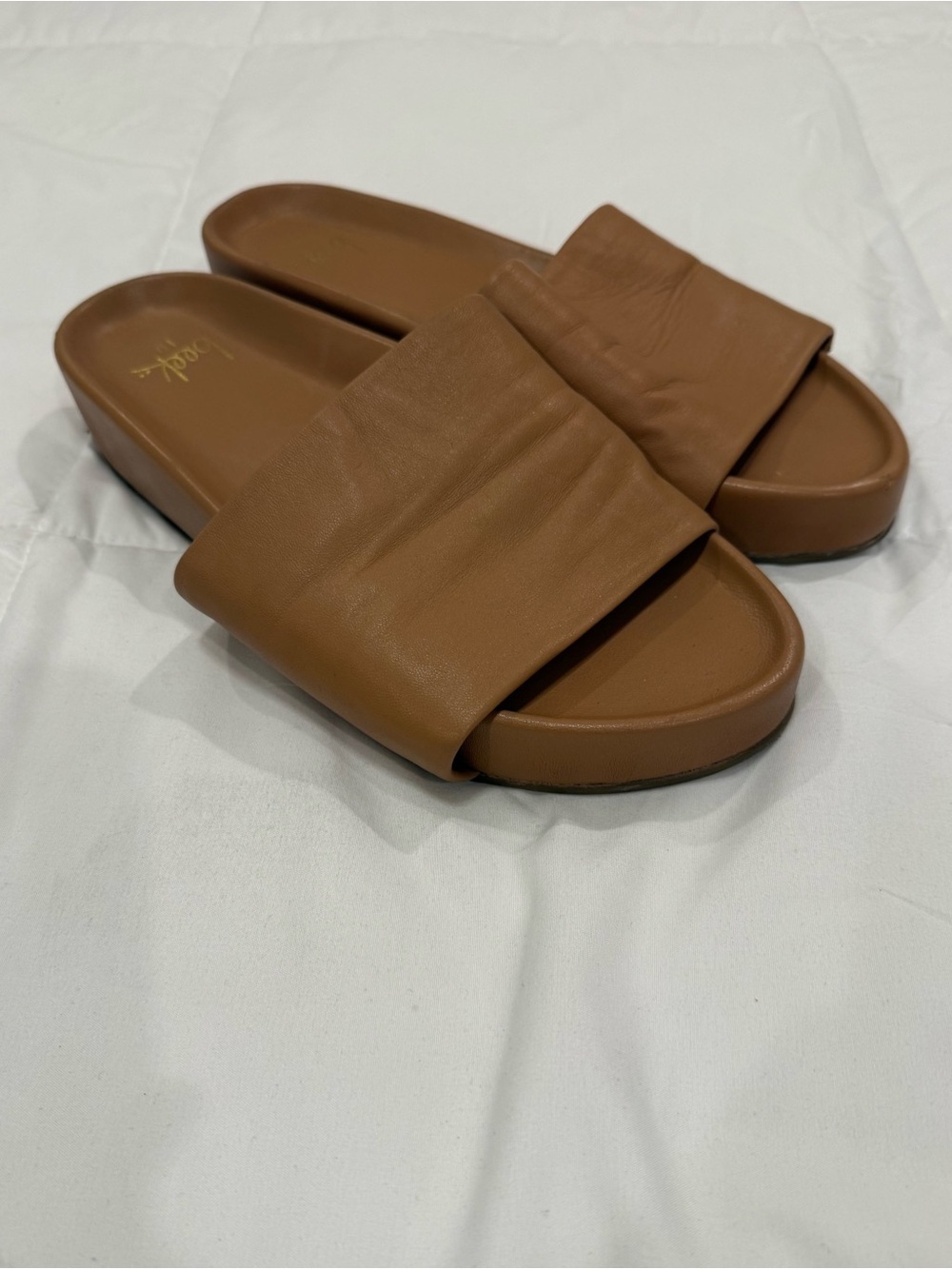 beek.. Pelican Leather Platform Sandal Honey Tan Size 10